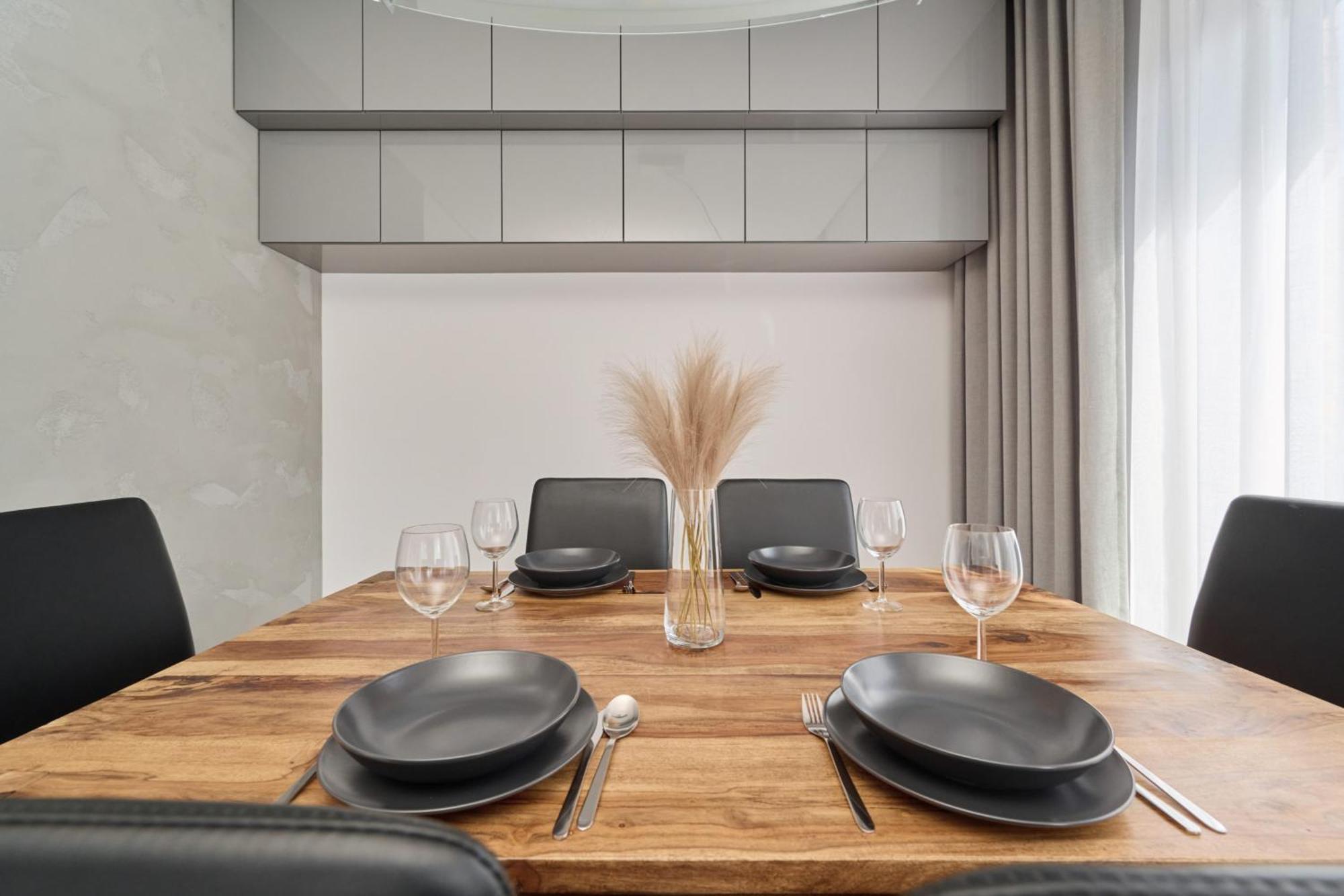 Stylish Kosciuszki Apartaments Near The Market Square With Free Garage Wroclaw By Noclegi Renters Exterior foto
