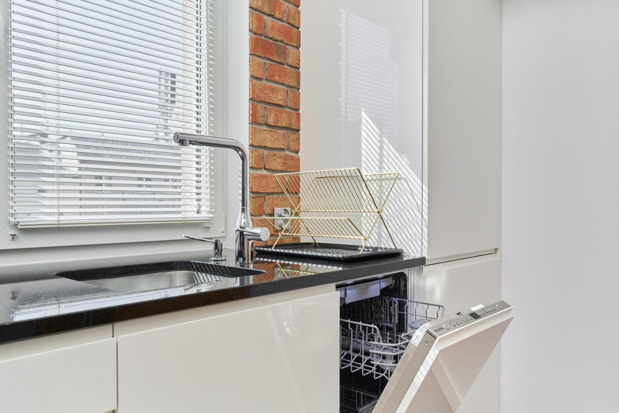 Stylish Kosciuszki Apartaments Near The Market Square With Free Garage Wroclaw By Noclegi Renters Exterior foto